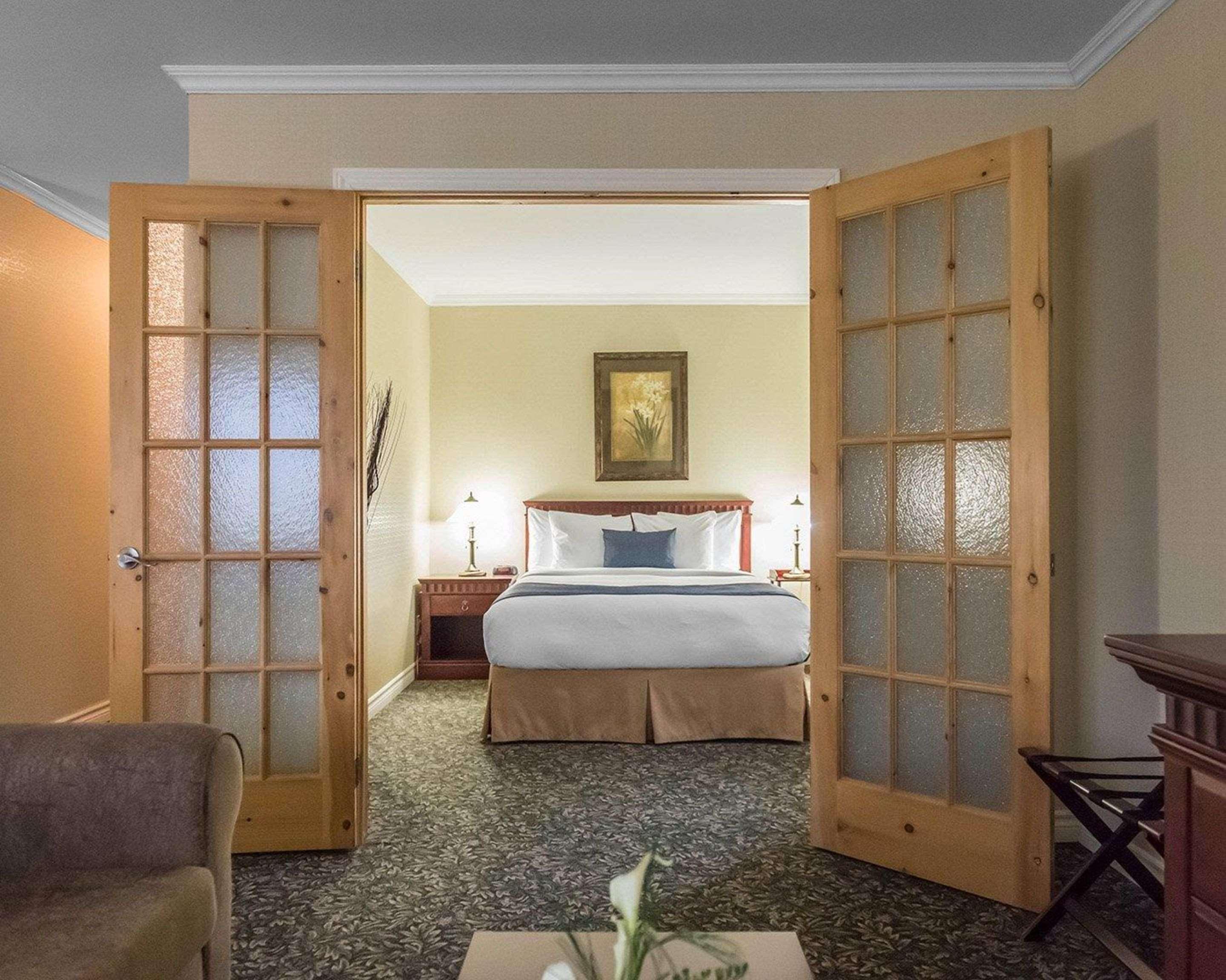 Quality Inn Мон-Лорье Экстерьер фото