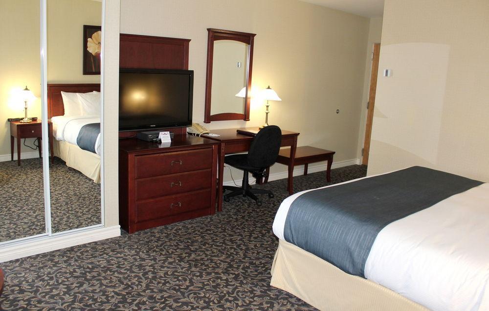 Quality Inn Мон-Лорье Экстерьер фото