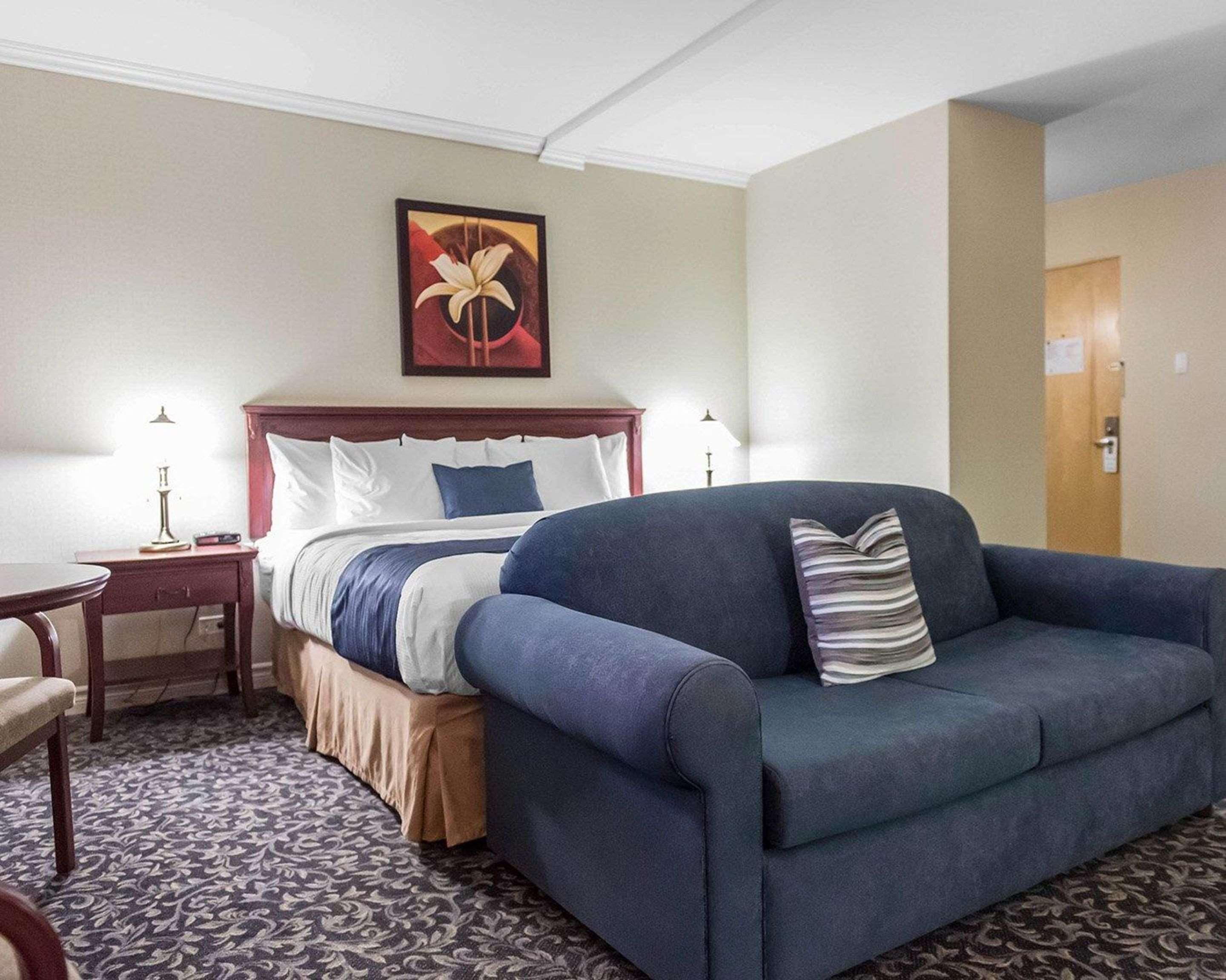 Quality Inn Мон-Лорье Экстерьер фото