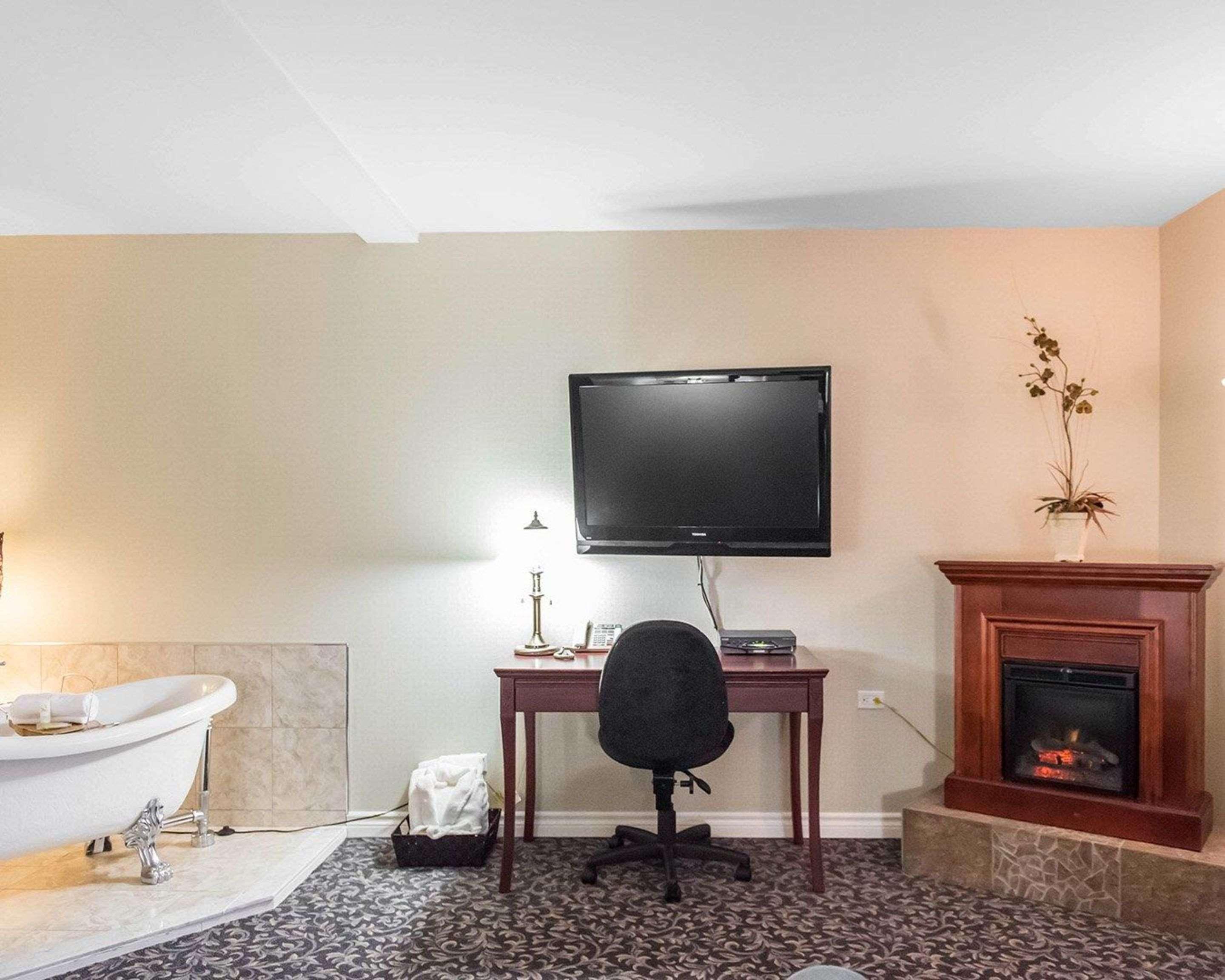 Quality Inn Мон-Лорье Экстерьер фото