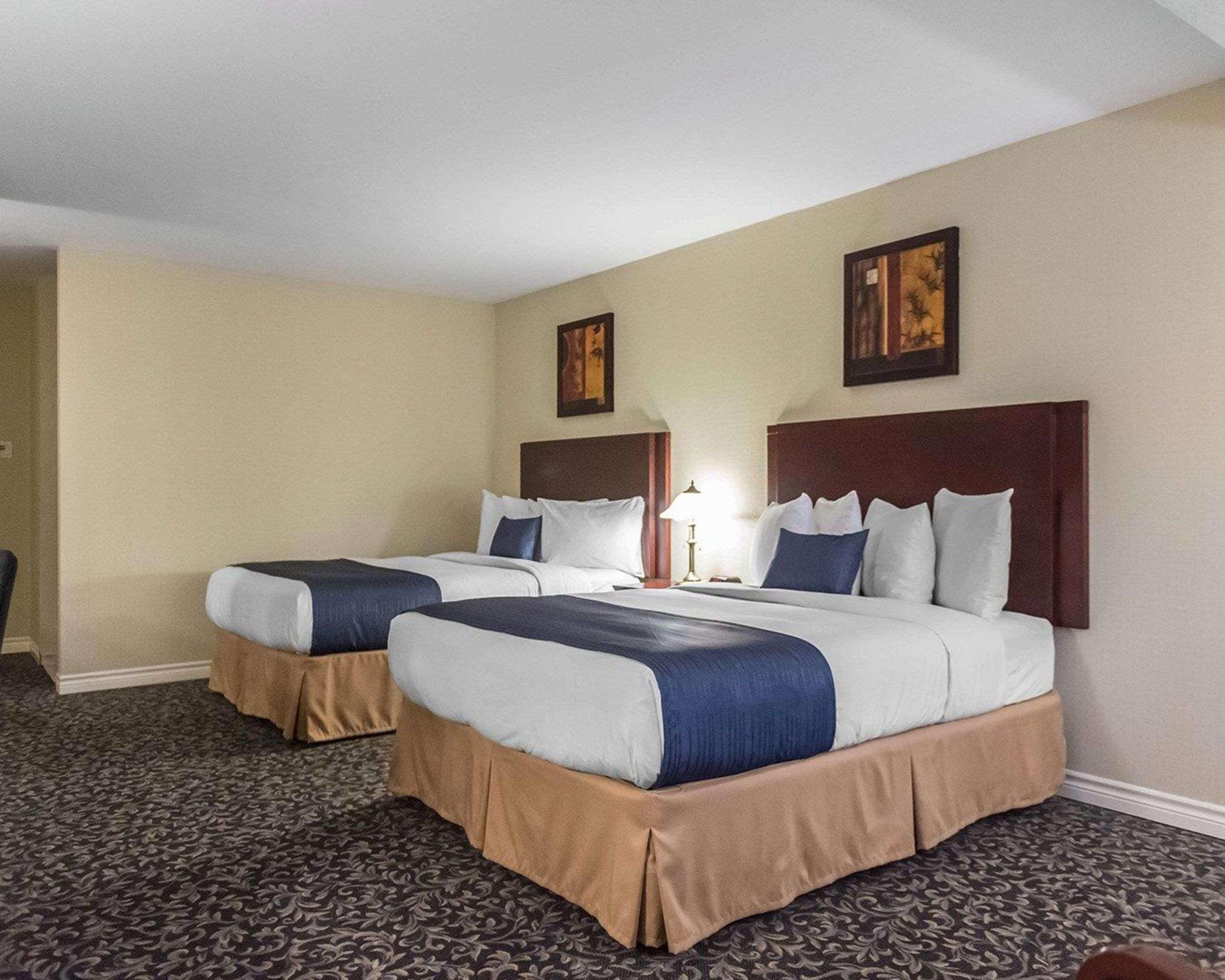 Quality Inn Мон-Лорье Экстерьер фото
