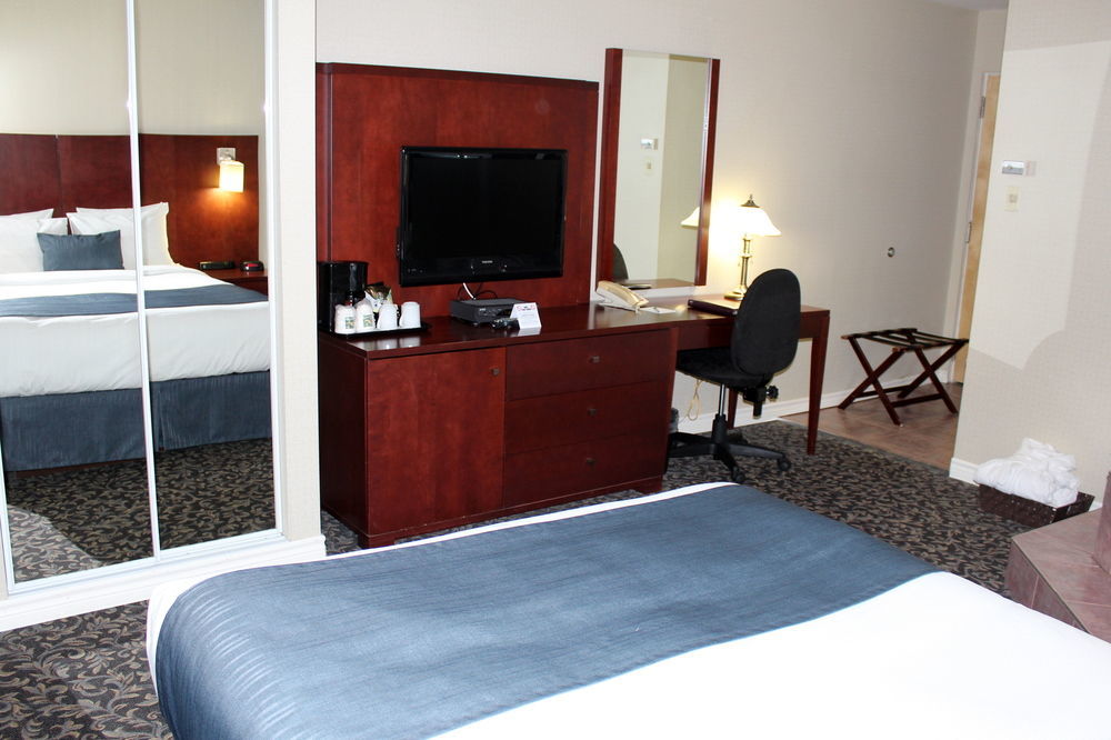 Quality Inn Мон-Лорье Экстерьер фото