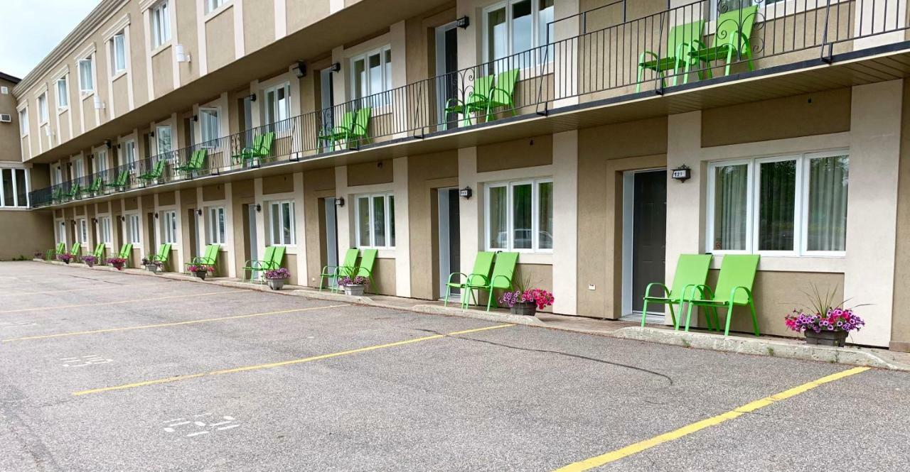 Quality Inn Мон-Лорье Экстерьер фото